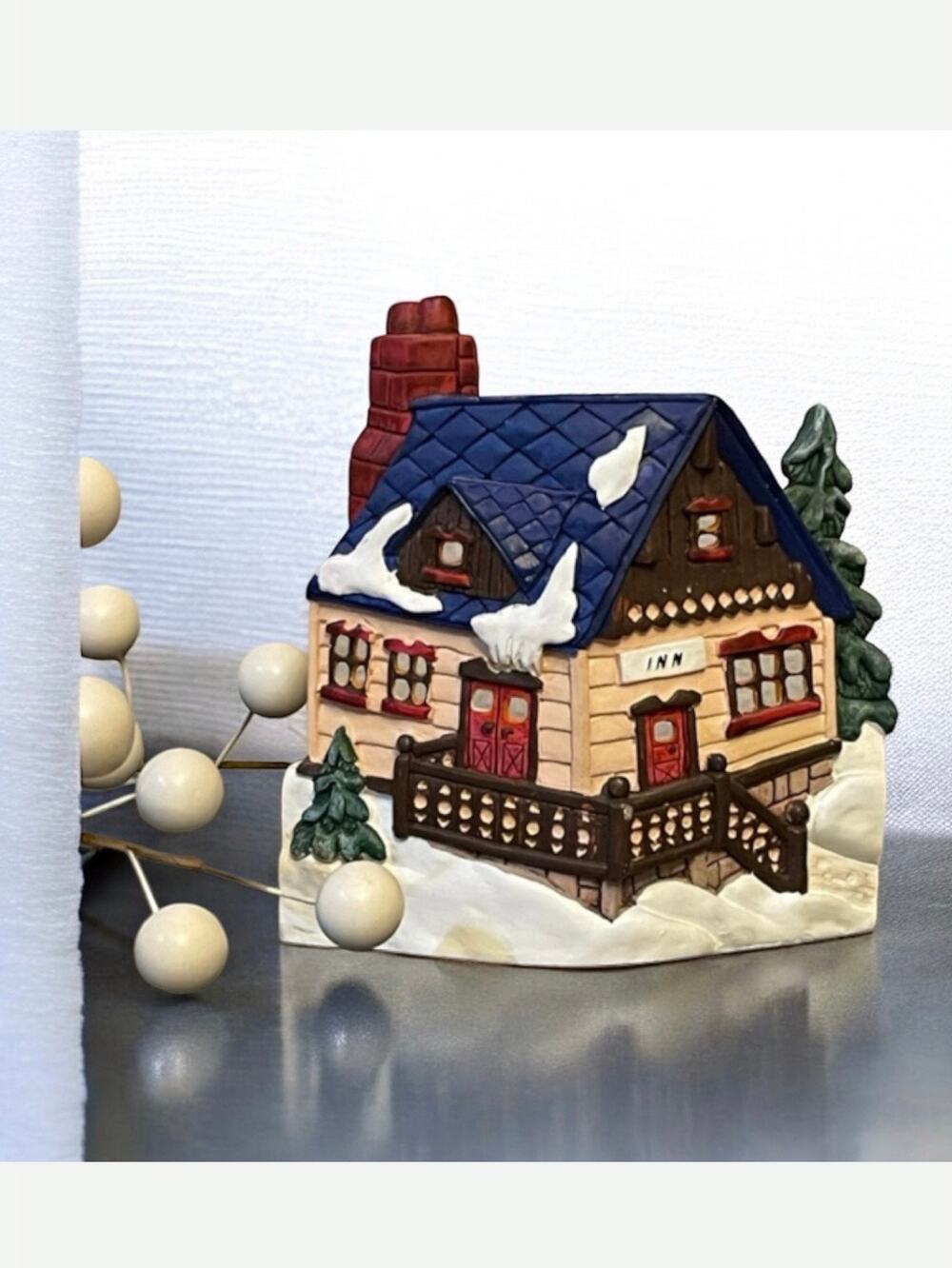 VTG 1998 Collectables Vintage Holiday Christmas Inn Votive Candle Holder